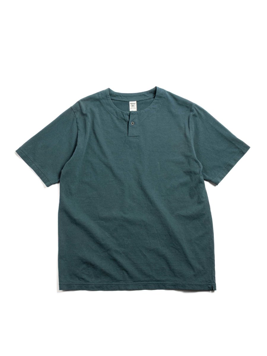 HENLEY–NECK S/S T–SHIRT NIGHT BENCH