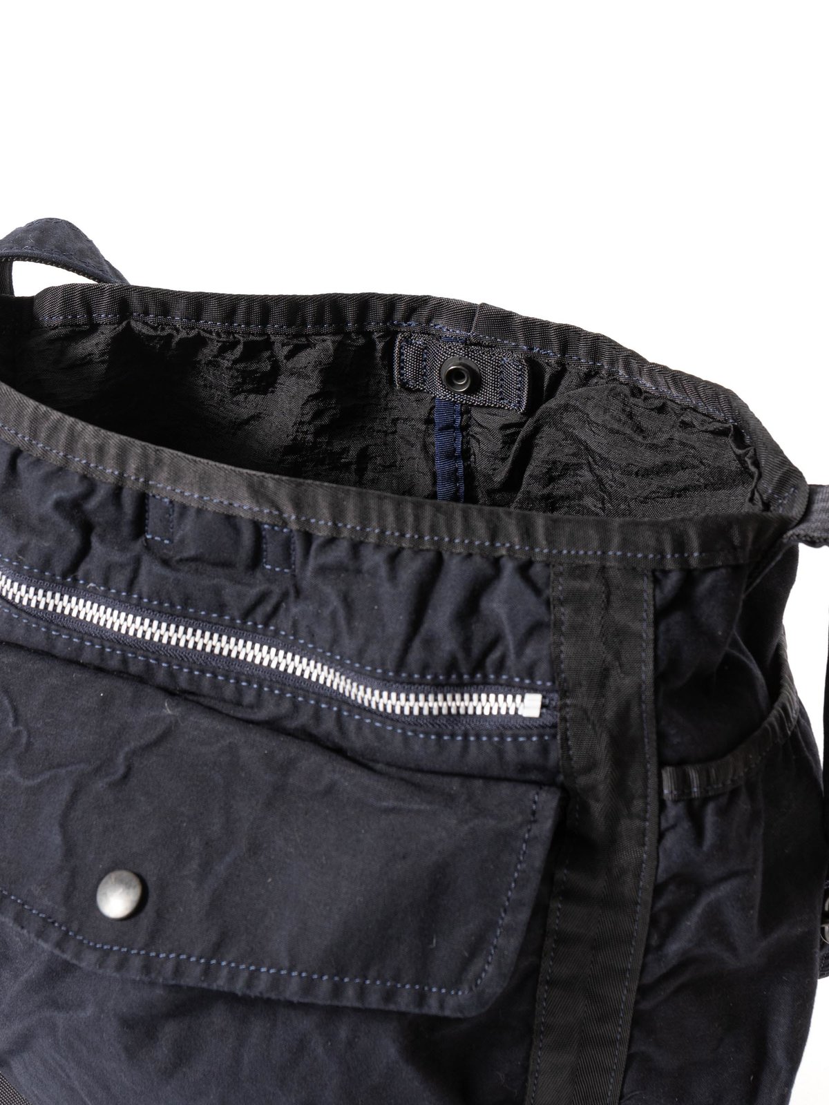 CRAG SHOULDER BAG (L) NAVY - Image 10