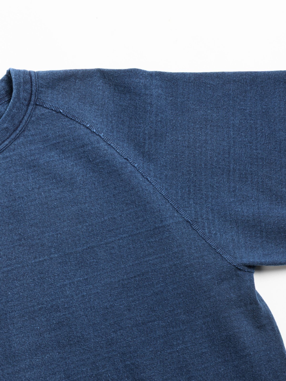 (LOT 37005IND) HEAVY WEIGHT RAGLAN SLEEVE TEE INDIGO - Image 3